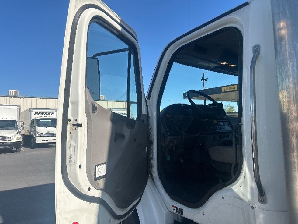 Medium Duty Box Truck-Light and Medium Duty Trucks-Freightliner-2021-M2-Phoenix-AZ-82,194\n\t\tmiles-$ 59,250 - Image 16