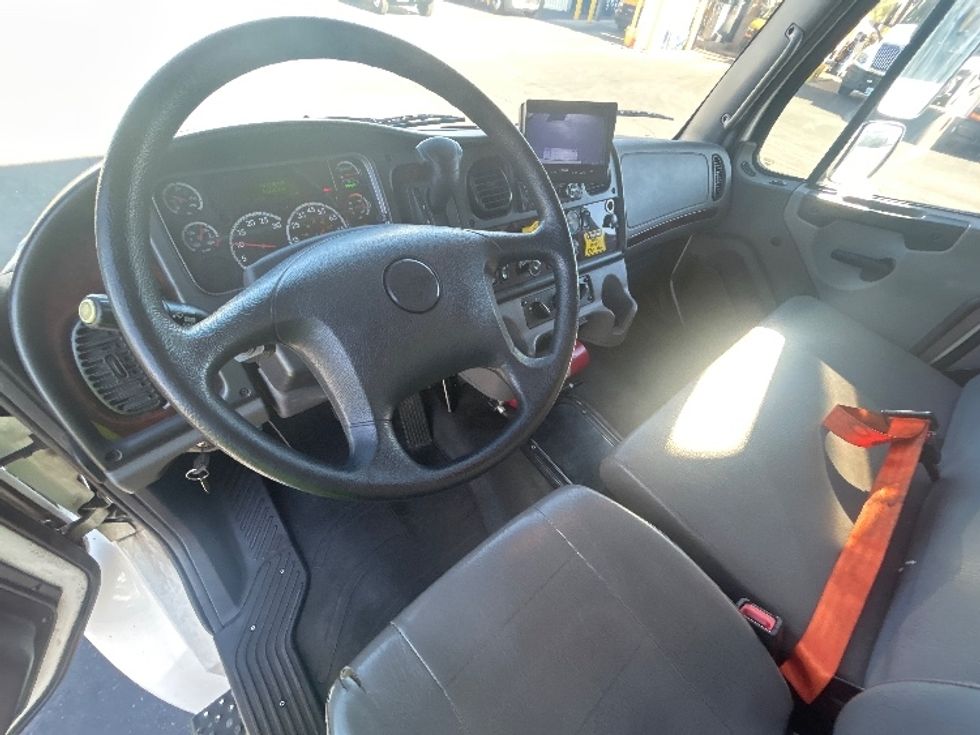 Medium Duty Box Truck-Light and Medium Duty Trucks-Freightliner-2021-M2-Phoenix-AZ-82,194\n\t\tmiles-$ 59,250 - Image 17