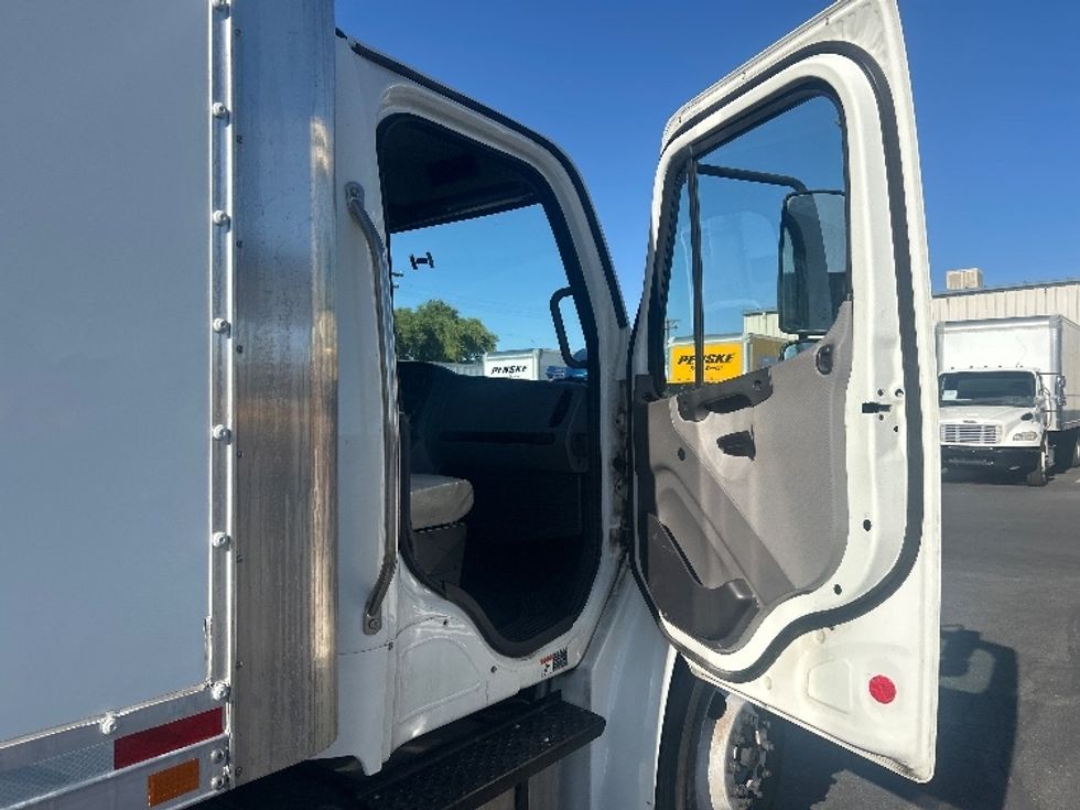 Medium Duty Box Truck-Light and Medium Duty Trucks-Freightliner-2021-M2-Phoenix-AZ-82,194\n\t\tmiles-$ 59,250 - Image 20
