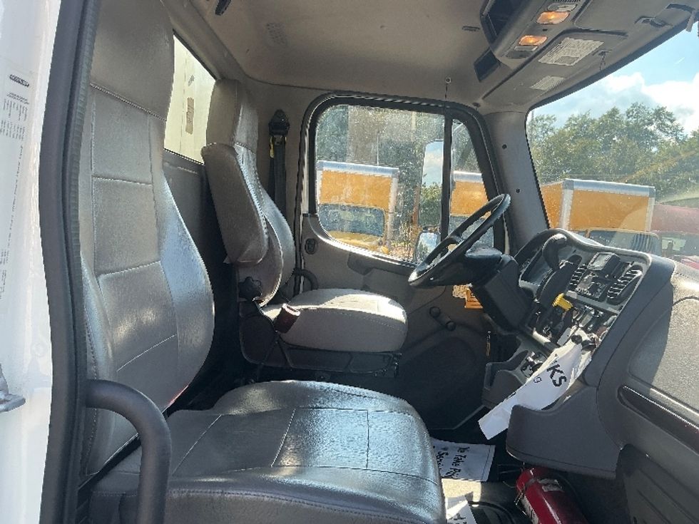 Medium Duty Box Truck-Light and Medium Duty Trucks-Freightliner-2021-M2-Piqua-OH-213,159\n\t\tmiles-$ 52,250 - Image 22