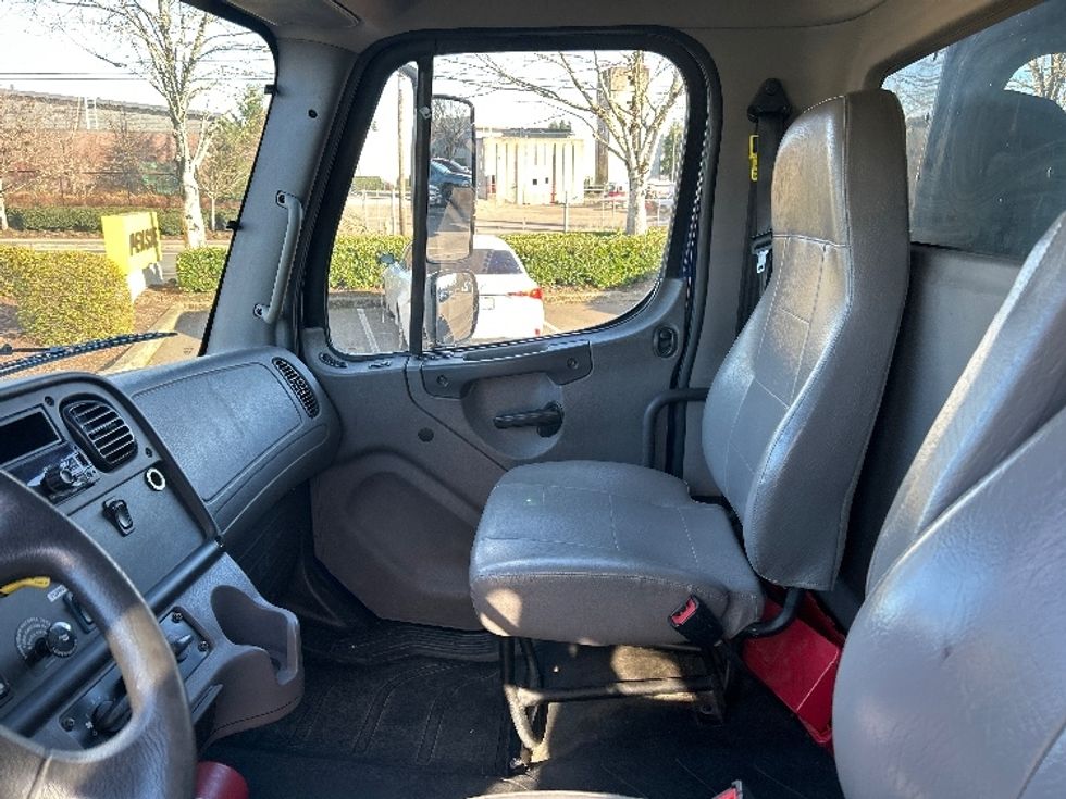 Medium Duty Box Truck-Light and Medium Duty Trucks-Freightliner-2021-M2-Portland-OR-109,194\n\t\tmiles-$ 69,750 - Image 19