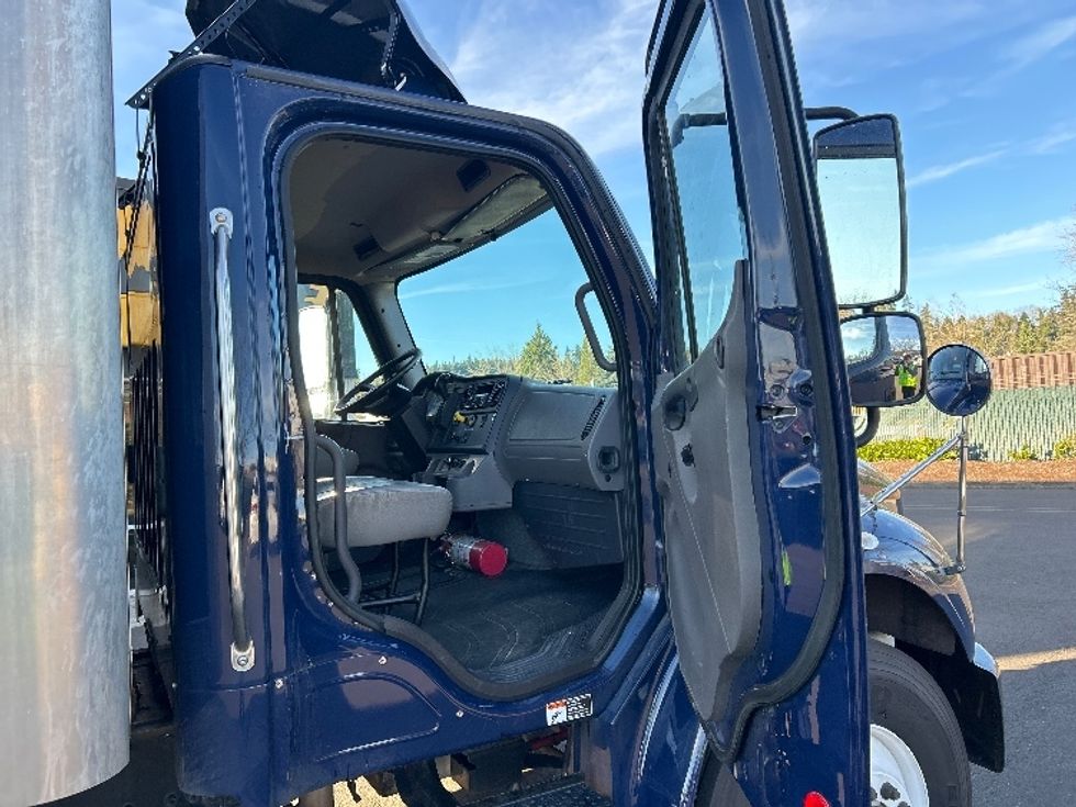 Medium Duty Box Truck-Light and Medium Duty Trucks-Freightliner-2021-M2-Portland-OR-109,194\n\t\tmiles-$ 69,750 - Image 20