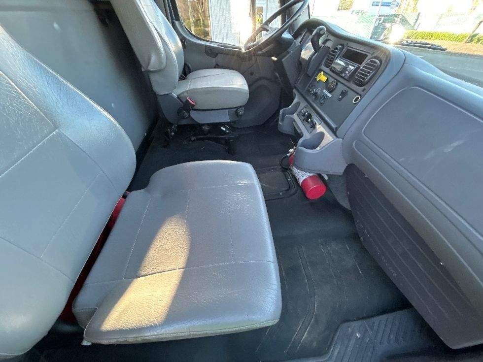 Medium Duty Box Truck-Light and Medium Duty Trucks-Freightliner-2021-M2-Portland-OR-109,194\n\t\tmiles-$ 69,750 - Image 22