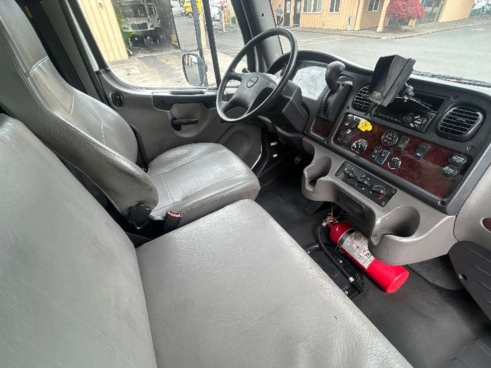 Medium Duty Box Truck-Light and Medium Duty Trucks-Freightliner-2021-M2-Portland-OR-115,770\n\t\tmiles-$ 69,750 - Image 22