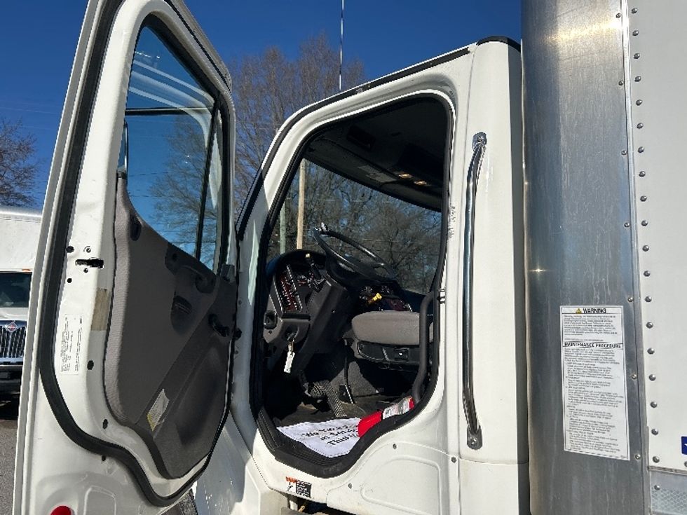 Medium Duty Box Truck-Light and Medium Duty Trucks-Freightliner-2021-M2-Prince George-VA-50,472\n\t\tmiles-$ 71,250 - Image 16