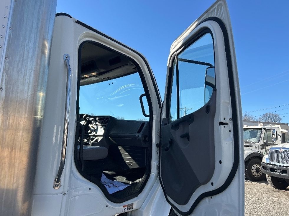 Medium Duty Box Truck-Light and Medium Duty Trucks-Freightliner-2021-M2-Prince George-VA-50,472\n\t\tmiles-$ 71,250 - Image 20