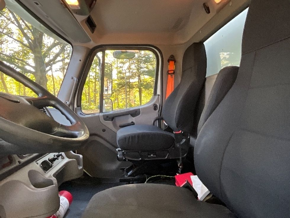 Medium Duty Box Truck-Light and Medium Duty Trucks-Freightliner-2021-M2-Reading-PA-218,530\n\t\tmiles-$ 49,750 - Image 16