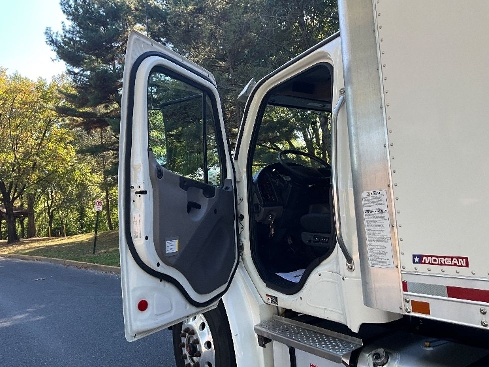 Medium Duty Box Truck-Light and Medium Duty Trucks-Freightliner-2021-M2-Reading-PA-218,530\n\t\tmiles-$ 49,750 - Image 17