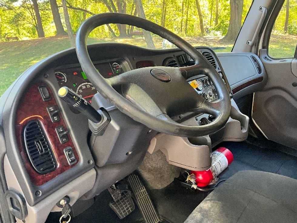 Medium Duty Box Truck-Light and Medium Duty Trucks-Freightliner-2021-M2-Reading-PA-218,530\n\t\tmiles-$ 49,750 - Image 18