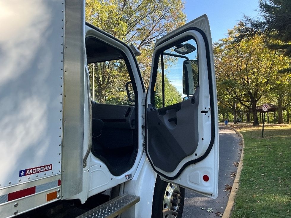Medium Duty Box Truck-Light and Medium Duty Trucks-Freightliner-2021-M2-Reading-PA-218,530\n\t\tmiles-$ 49,750 - Image 20