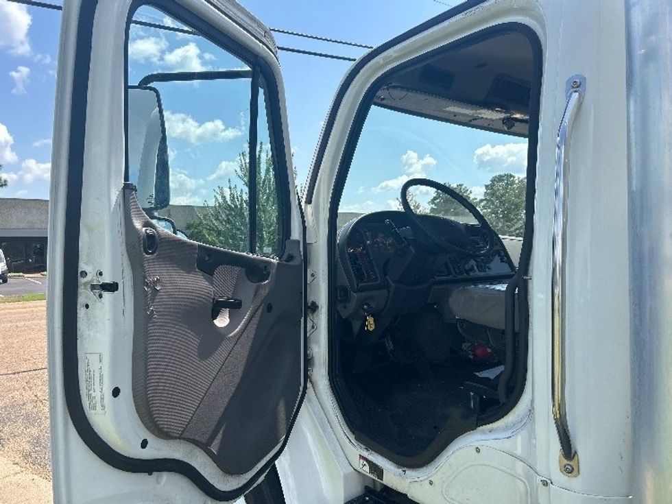 Medium Duty Box Truck-Light and Medium Duty Trucks-Freightliner-2021-M2-Richland-MS-111,879\n\t\tmiles-$ 63,500 - Image 16