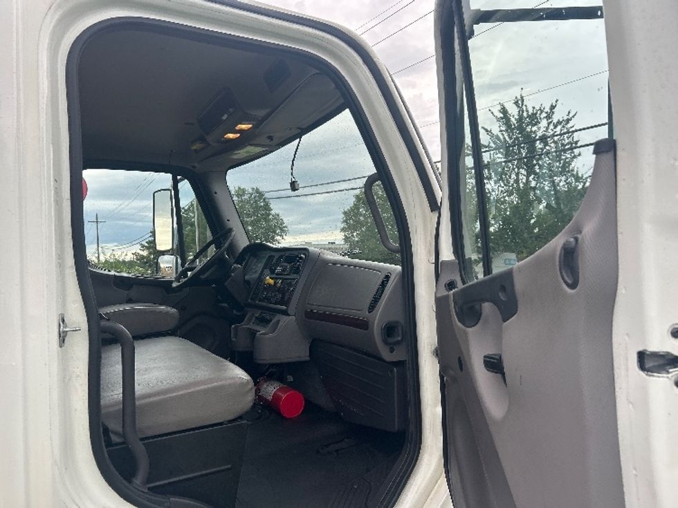 Medium Duty Box Truck-Light and Medium Duty Trucks-Freightliner-2021-M2-Richland-MS-267,900\n\t\tmiles-$ 36,750 - Image 20