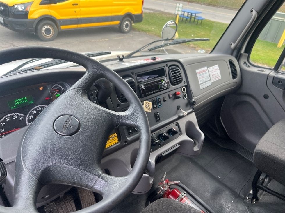 Medium Duty Box Truck-Light and Medium Duty Trucks-Freightliner-2021-M2-Rochester-NY-198,652\n\t\tmiles-$ 46,000 - Image 17