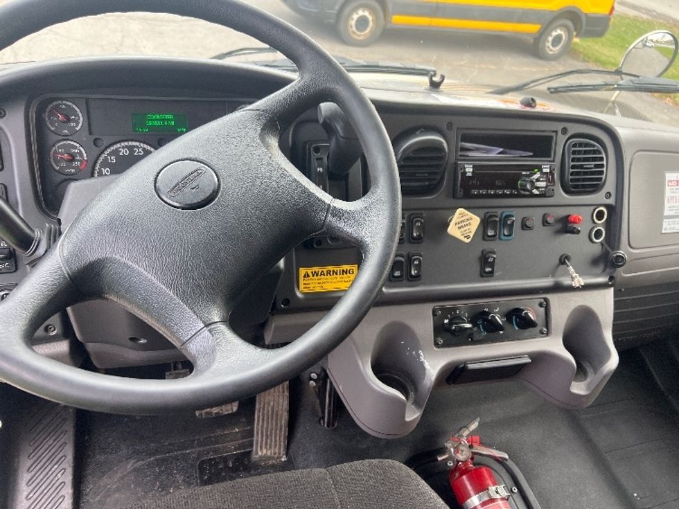 Medium Duty Box Truck-Light and Medium Duty Trucks-Freightliner-2021-M2-Rochester-NY-203,511\n\t\tmiles-$ 45,250 - Image 18