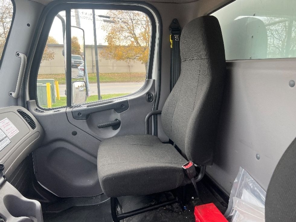 Medium Duty Box Truck-Light and Medium Duty Trucks-Freightliner-2021-M2-Rochester-NY-203,511\n\t\tmiles-$ 45,250 - Image 19