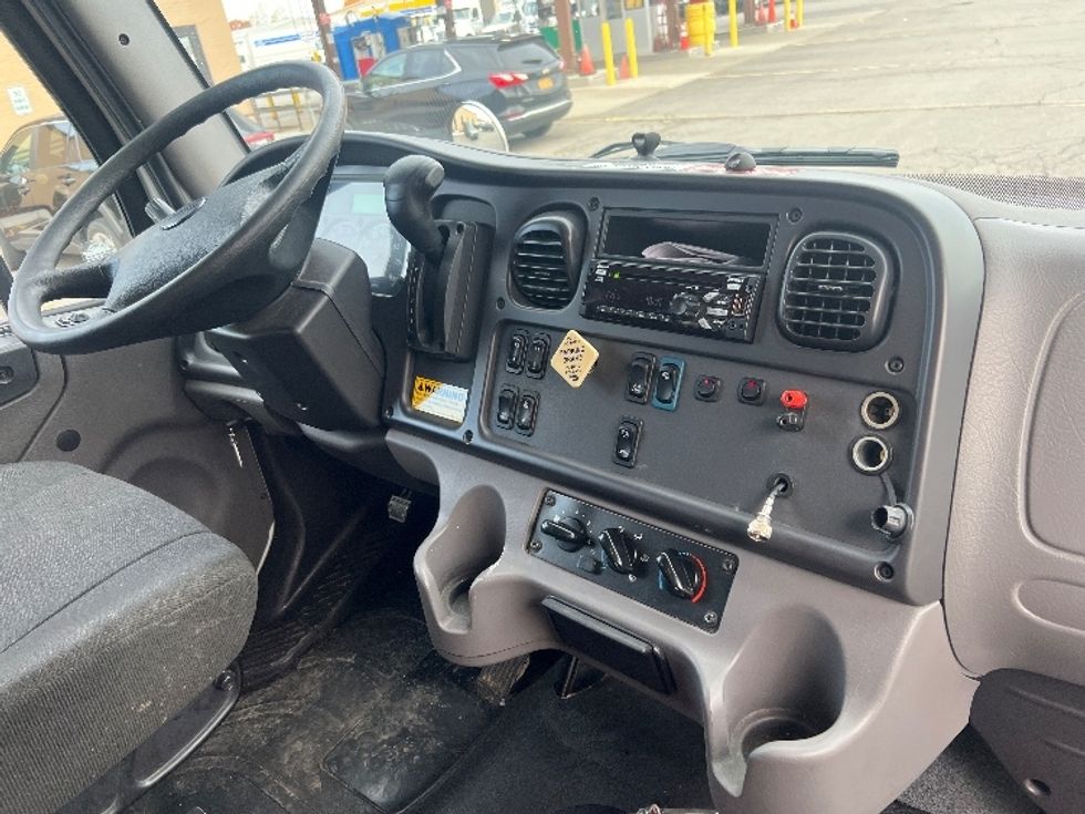 Medium Duty Box Truck-Light and Medium Duty Trucks-Freightliner-2021-M2-Rochester-NY-203,511\n\t\tmiles-$ 45,250 - Image 22