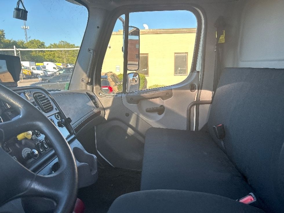 Medium Duty Box Truck-Light and Medium Duty Trucks-Freightliner-2021-M2-Rochester-NY-210,002\n\t\tmiles-$ 47,250 - Image 19