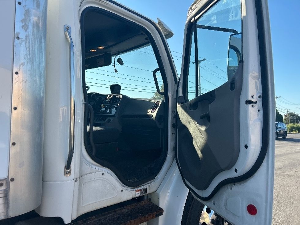 Medium Duty Box Truck-Light and Medium Duty Trucks-Freightliner-2021-M2-Rochester-NY-210,002\n\t\tmiles-$ 47,250 - Image 20