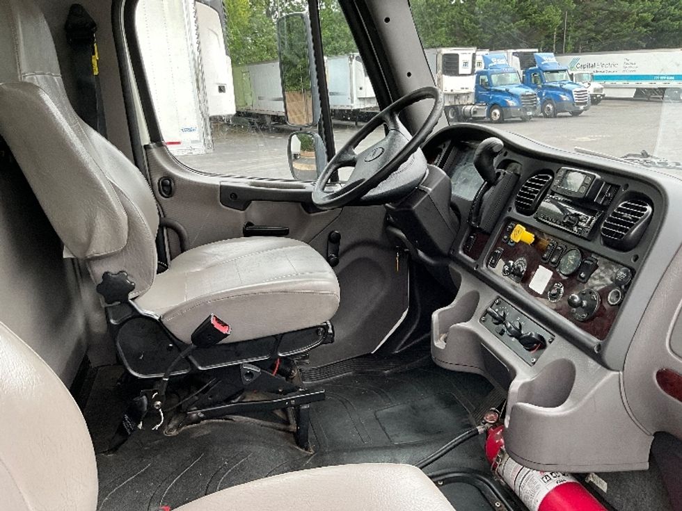 Medium Duty Box Truck-Light and Medium Duty Trucks-Freightliner-2021-M2-Rockville-MD-190,812\n\t\tmiles-$ 61,250 - Image 22