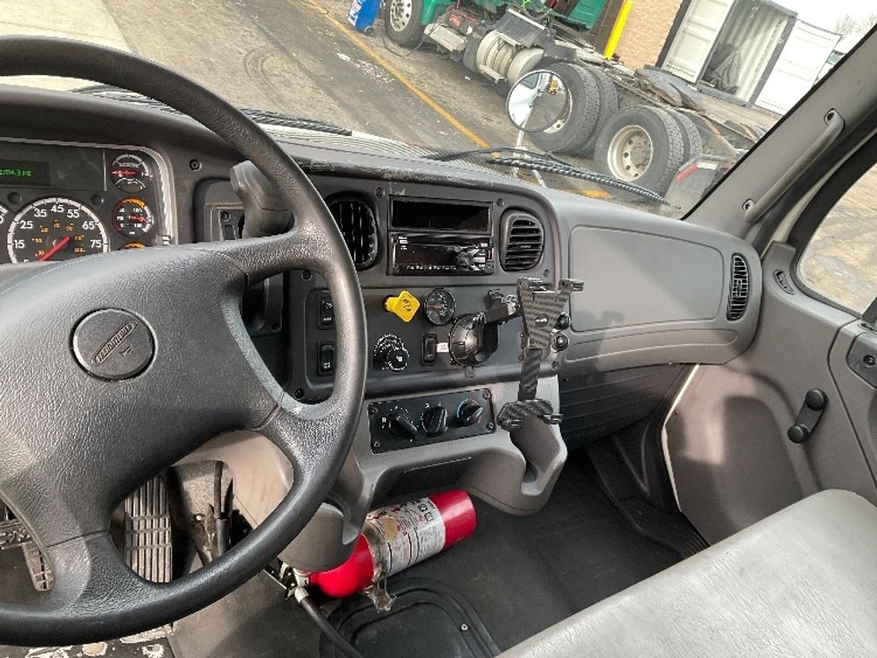 Medium Duty Box Truck-Light and Medium Duty Trucks-Freightliner-2021-M2-Romulus-MI-252,760\n\t\tmiles-$ 41,500 - Image 15