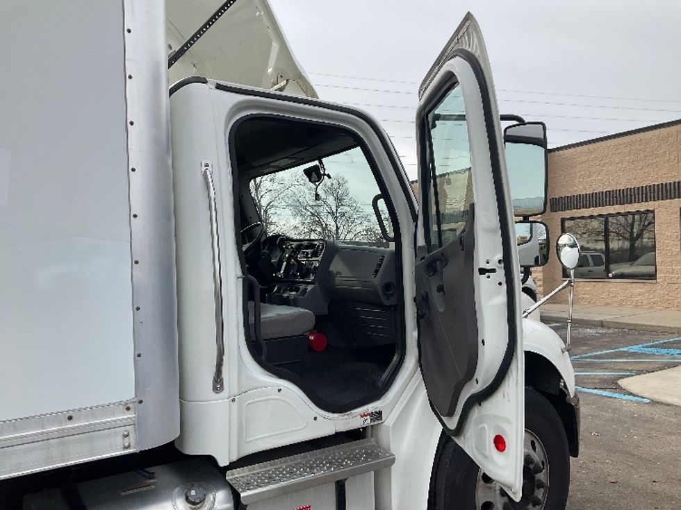 Medium Duty Box Truck-Light and Medium Duty Trucks-Freightliner-2021-M2-Romulus-MI-252,760\n\t\tmiles-$ 41,500 - Image 17