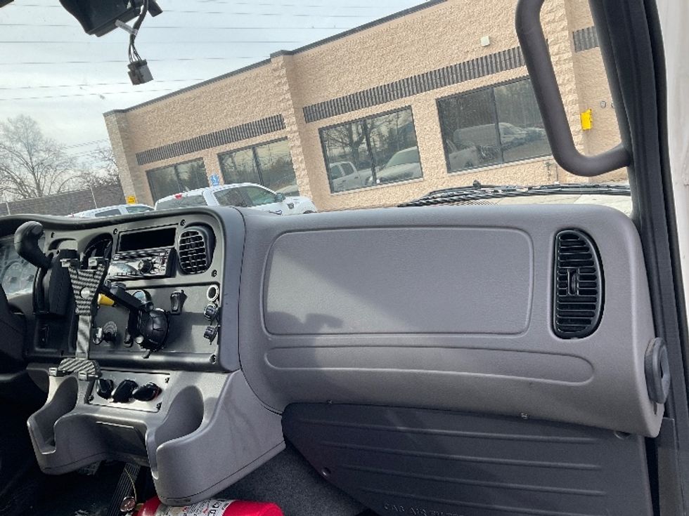 Medium Duty Box Truck-Light and Medium Duty Trucks-Freightliner-2021-M2-Romulus-MI-252,760\n\t\tmiles-$ 41,500 - Image 18