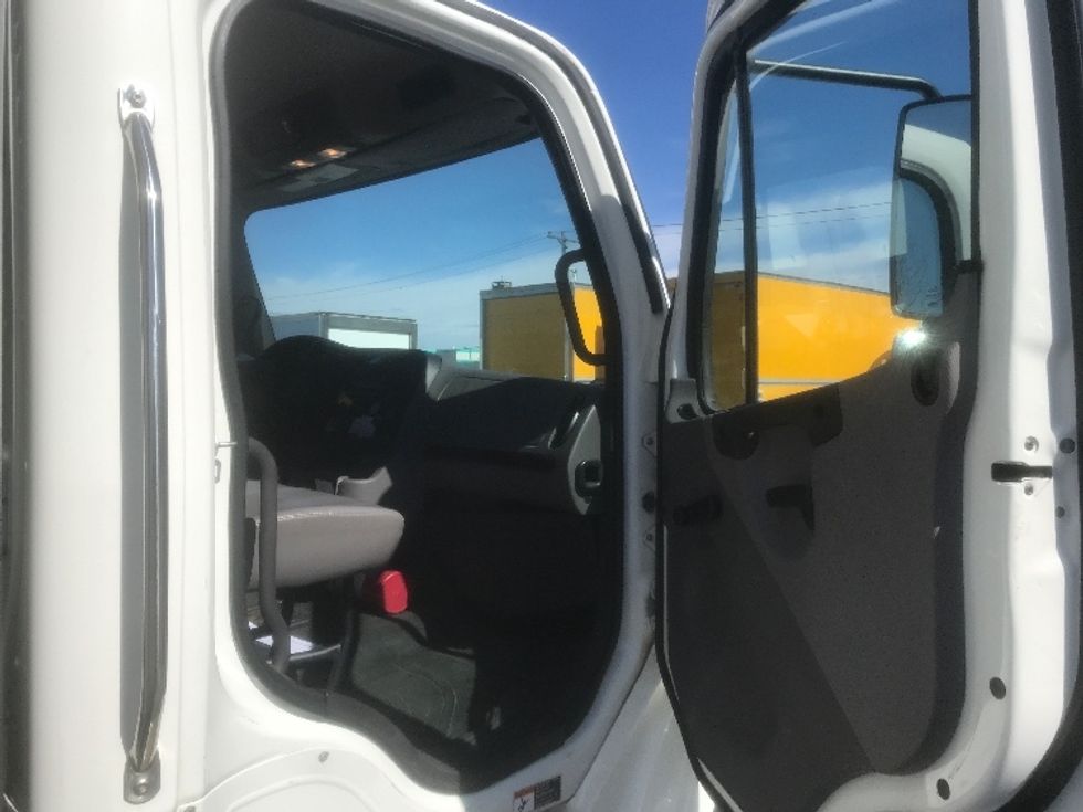 Medium Duty Box Truck-Light and Medium Duty Trucks-Freightliner-2021-M2-Roseville-MN-112,969\n\t\tmiles-$ 70,000 - Image 15