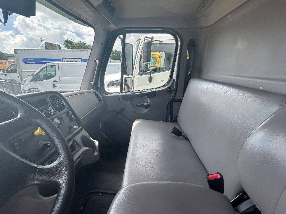 Medium Duty Box Truck-Light and Medium Duty Trucks-Freightliner-2021-M2-San Antonio-TX-167,712\n\t\tmiles-$ 65,750 - Image 18