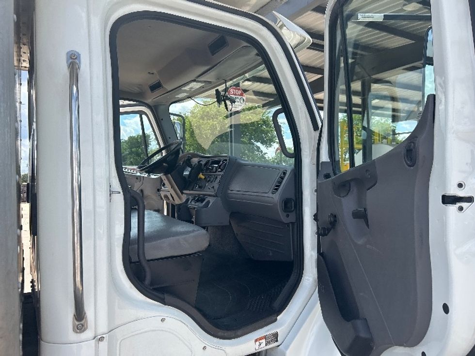 Medium Duty Box Truck-Light and Medium Duty Trucks-Freightliner-2021-M2-San Antonio-TX-167,712\n\t\tmiles-$ 65,750 - Image 19