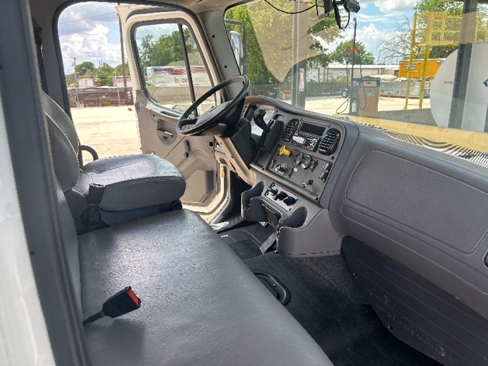 Medium Duty Box Truck-Light and Medium Duty Trucks-Freightliner-2021-M2-San Antonio-TX-167,712\n\t\tmiles-$ 65,750 - Image 21
