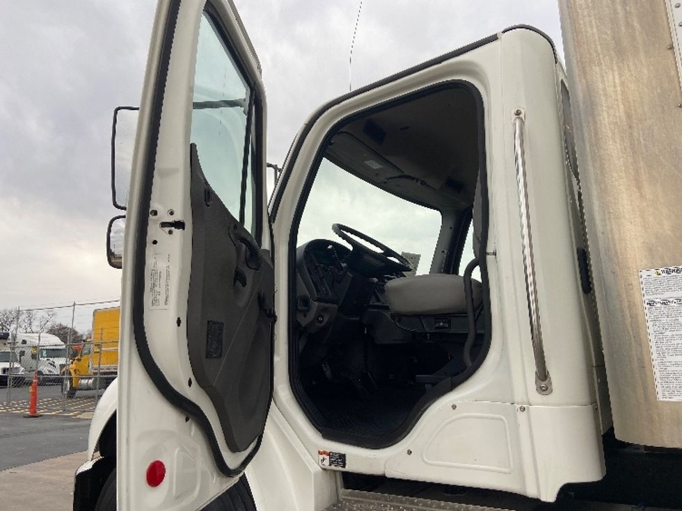 Medium Duty Box Truck-Light and Medium Duty Trucks-Freightliner-2021-M2-San Antonio-TX-181,011\n\t\tmiles-$ 53,000 - Image 15