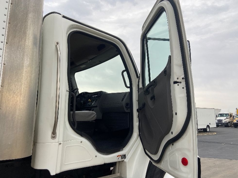 Medium Duty Box Truck-Light and Medium Duty Trucks-Freightliner-2021-M2-San Antonio-TX-181,011\n\t\tmiles-$ 53,000 - Image 19
