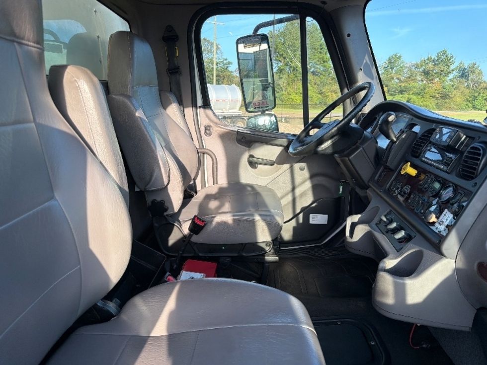 Medium Duty Box Truck-Light and Medium Duty Trucks-Freightliner-2021-M2-Shreveport-LA-248,181\n\t\tmiles-$ 51,500 - Image 22