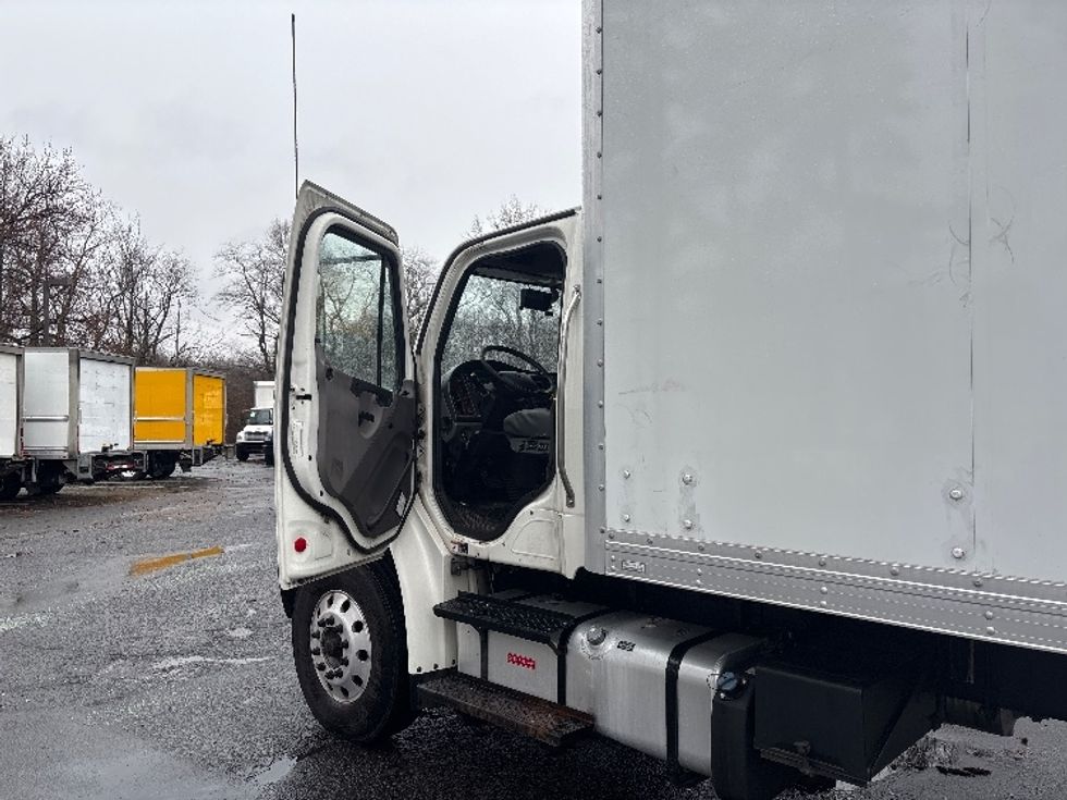Medium Duty Box Truck-Light and Medium Duty Trucks-Freightliner-2021-M2-South Plainfield-NJ-191,462\n\t\tmiles-$ 64,500 - Image 16