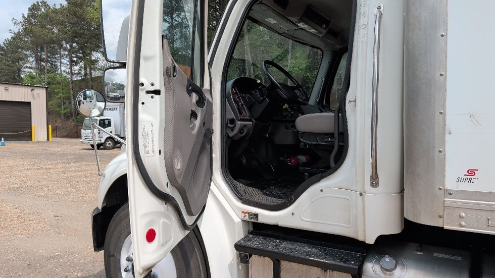 Medium Duty Box Truck-Light and Medium Duty Trucks-Freightliner-2021-M2-Spartanburg-SC-225,012\n\t\tmiles-$ 43,500 - Image 15