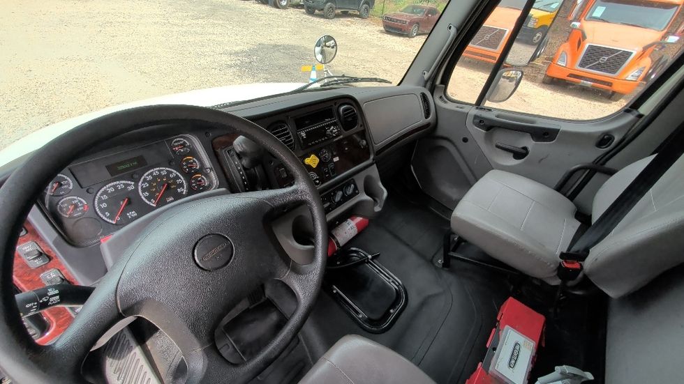 Medium Duty Box Truck-Light and Medium Duty Trucks-Freightliner-2021-M2-Spartanburg-SC-225,012\n\t\tmiles-$ 43,500 - Image 16