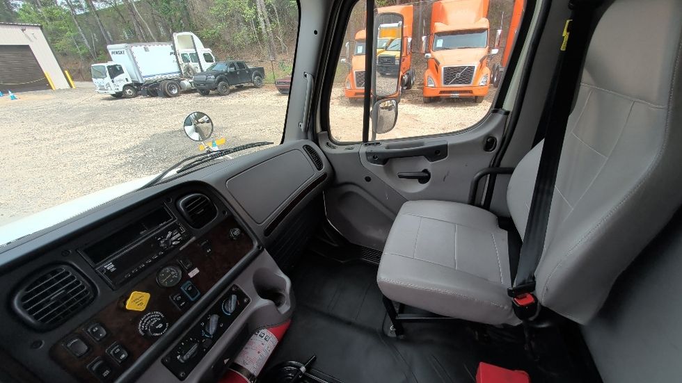 Medium Duty Box Truck-Light and Medium Duty Trucks-Freightliner-2021-M2-Spartanburg-SC-225,012\n\t\tmiles-$ 43,500 - Image 18