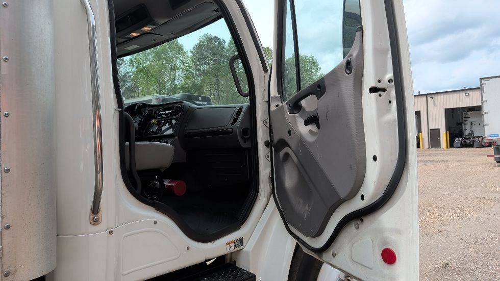 Medium Duty Box Truck-Light and Medium Duty Trucks-Freightliner-2021-M2-Spartanburg-SC-225,012\n\t\tmiles-$ 43,500 - Image 19