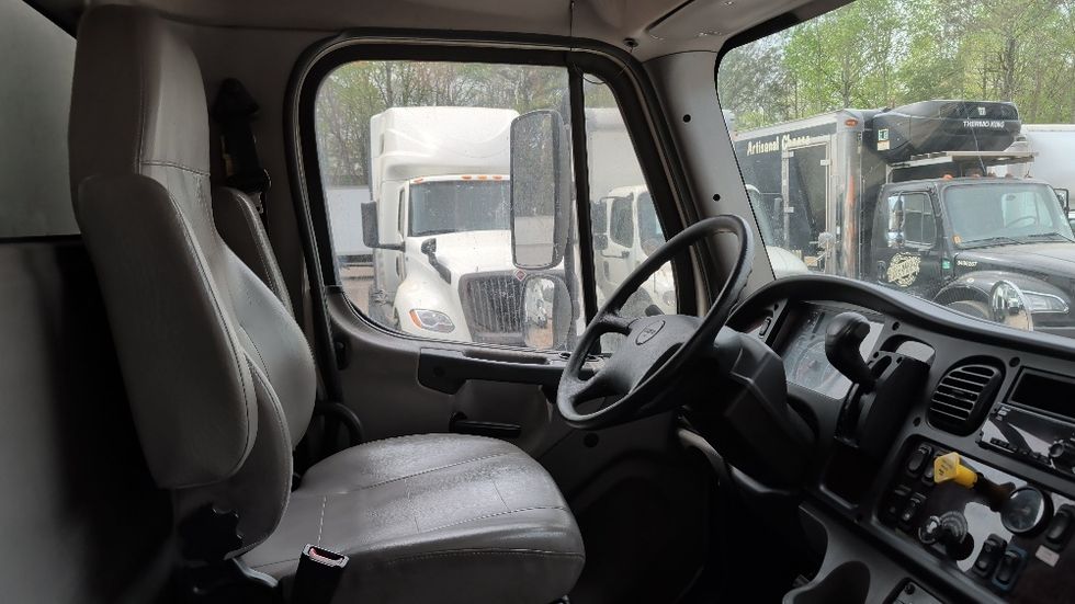 Medium Duty Box Truck-Light and Medium Duty Trucks-Freightliner-2021-M2-Spartanburg-SC-225,012\n\t\tmiles-$ 43,500 - Image 21