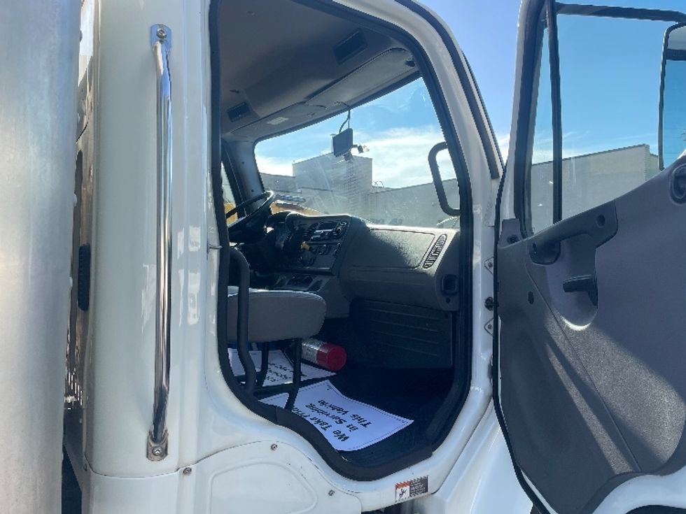 Medium Duty Box Truck-Light and Medium Duty Trucks-Freightliner-2021-M2-Spartanburg-SC-239,692\n\t\tmiles-$ 44,000 - Image 20