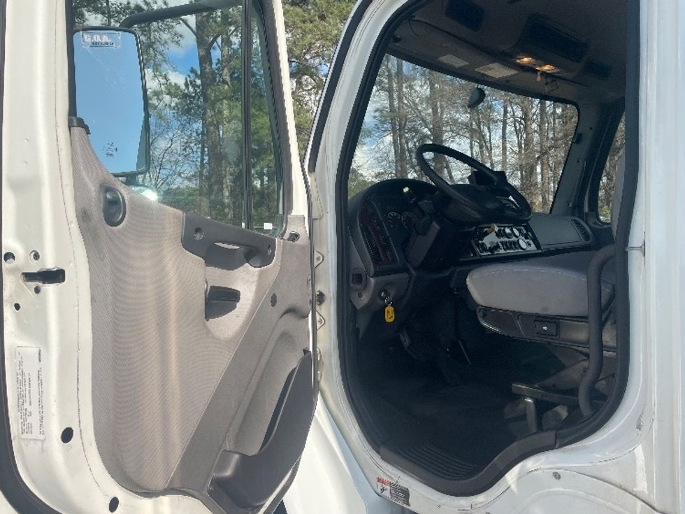 Medium Duty Box Truck-Light and Medium Duty Trucks-Freightliner-2021-M2-Spartanburg-SC-255,370\n\t\tmiles-$ 42,250 - Image 16