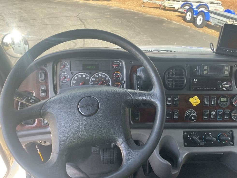 Medium Duty Box Truck-Light and Medium Duty Trucks-Freightliner-2021-M2-Spartanburg-SC-255,370\n\t\tmiles-$ 42,250 - Image 18