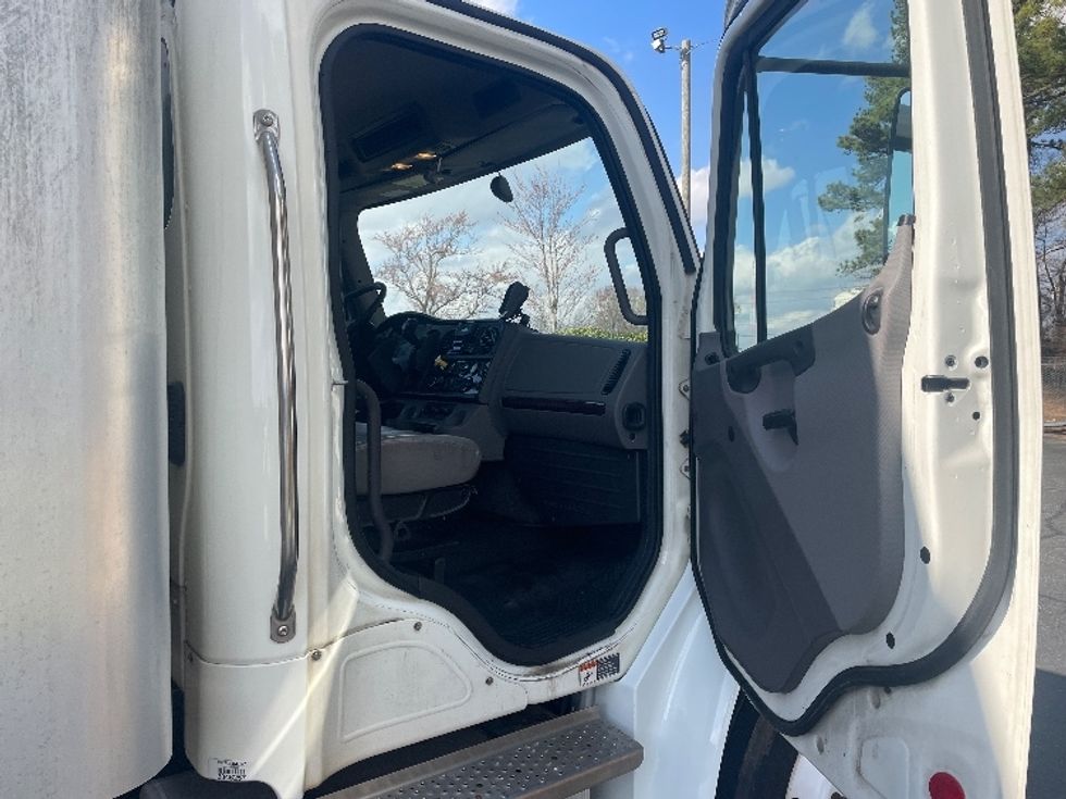 Medium Duty Box Truck-Light and Medium Duty Trucks-Freightliner-2021-M2-Spartanburg-SC-255,370\n\t\tmiles-$ 42,250 - Image 20