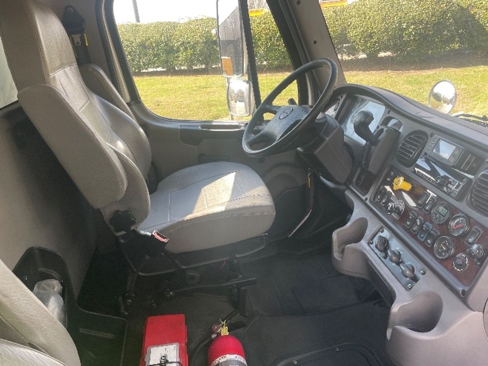 Medium Duty Box Truck-Light and Medium Duty Trucks-Freightliner-2021-M2-Spartanburg-SC-255,370\n\t\tmiles-$ 42,250 - Image 22