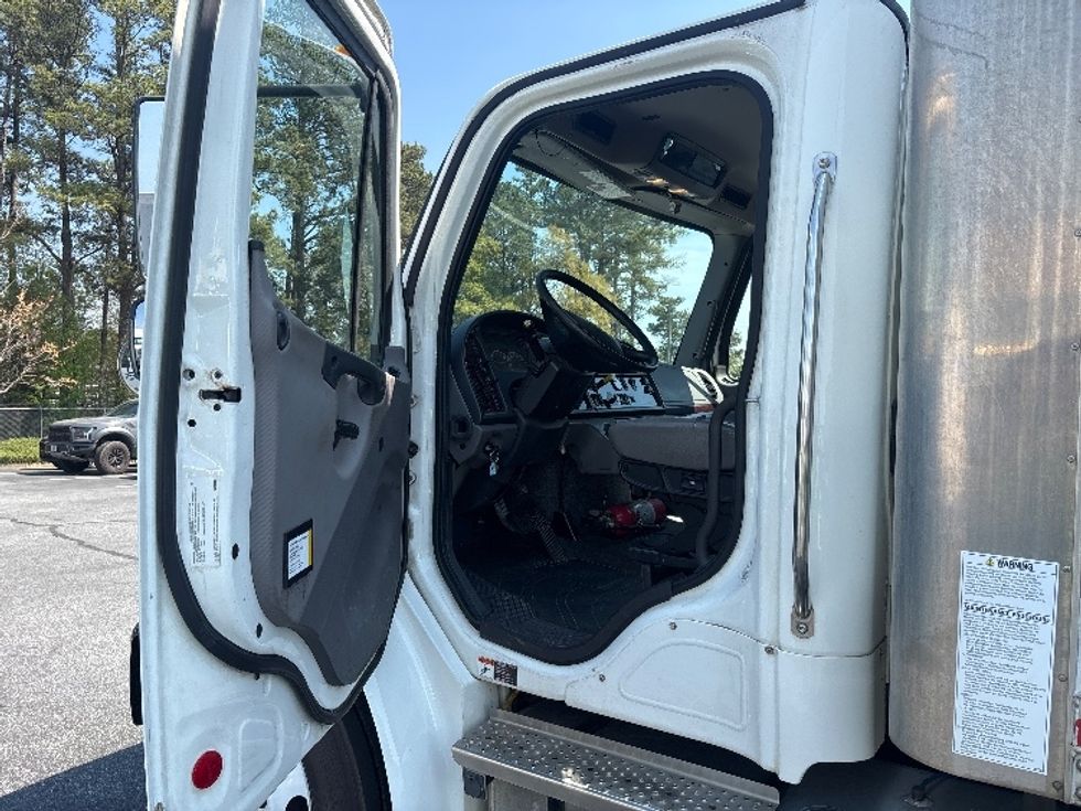 Medium Duty Box Truck-Light and Medium Duty Trucks-Freightliner-2021-M2-Spartanburg-SC-261,296\n\t\tmiles-$ 47,500 - Image 16