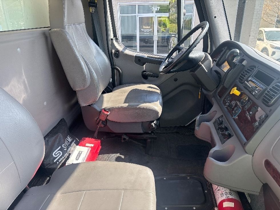 Medium Duty Box Truck-Light and Medium Duty Trucks-Freightliner-2021-M2-Spartanburg-SC-264,324\n\t\tmiles-$ 39,750 - Image 22