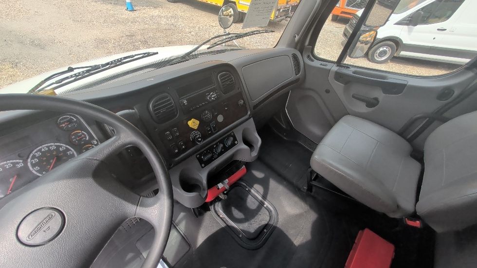 Medium Duty Box Truck-Light and Medium Duty Trucks-Freightliner-2021-M2-Spartanburg-SC-284,018\n\t\tmiles-$ 31,000 - Image 16