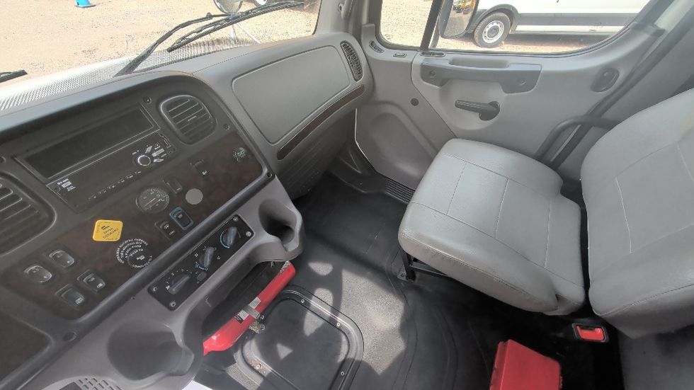 Medium Duty Box Truck-Light and Medium Duty Trucks-Freightliner-2021-M2-Spartanburg-SC-284,018\n\t\tmiles-$ 31,000 - Image 18