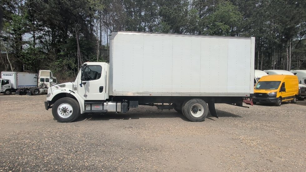 Medium Duty Box Truck-Light and Medium Duty Trucks-Freightliner-2021-M2-Spartanburg-SC-284,018\n\t\tmiles-$ 31,000 - Image 4