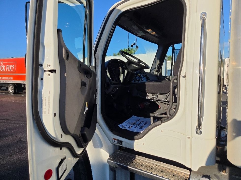 Medium Duty Box Truck-Light and Medium Duty Trucks-Freightliner-2021-M2-Springfield-MA-257,619\n\t\tmiles-$ 48,500 - Image 16